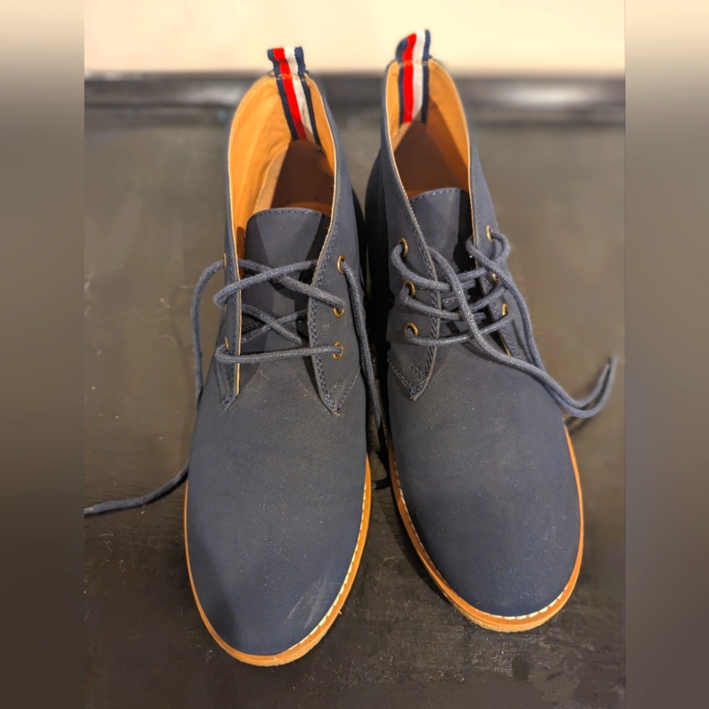 Tommy Hilfiger navy shoes new size 9.5 (fit like 8.5)